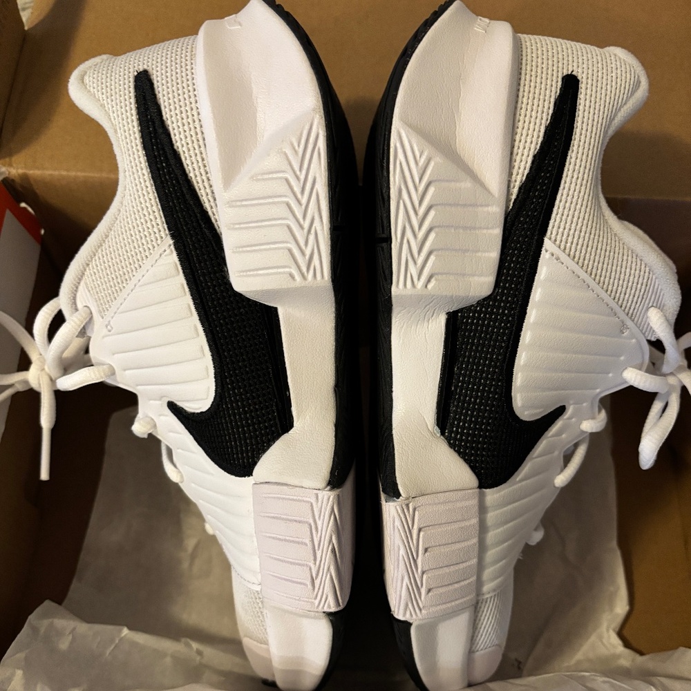 Nike Women’s GP Challenge Pro Hard Court Shoes in white/black-white